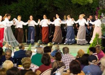 Η Ένωση Μικρασιατών Ερυθραίας αναβίωσε το έθιμο «Ο πηγαιμός στσι φρίτζες»