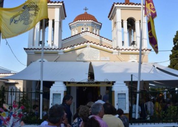 Σε κλίμα πένθους τίμησαν τη μνήμη της Αγίας Παρασκευής οι Μικρασιάτες Χίου, λόγω των πυρκαγιών της Αττικής