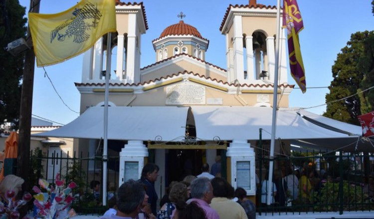 Σε κλίμα πένθους τίμησαν τη μνήμη της Αγίας Παρασκευής οι Μικρασιάτες Χίου, λόγω των πυρκαγιών της Αττικής