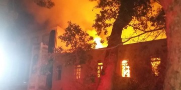 Στις φλόγες το Πολεμικό Μουσείο στα Χανιά (βίντεο)