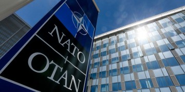 NATO: Να διερευνηθεί τι συνέβη με τον Αλεξέι Ναβάλνι