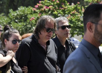 Θρήνος στην κηδεία της Τζέσυ Παπουτσή