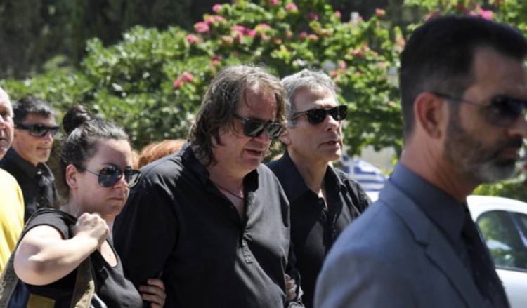 Θρήνος στην κηδεία της Τζέσυ Παπουτσή