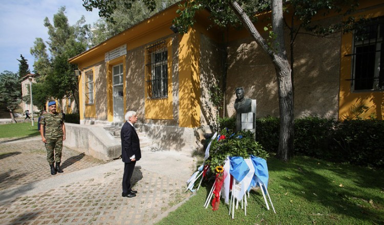 Παυλόπουλος: Σήμερα είναι η 44η επέτειος αποκατάστασης της Δημοκρατίας, αλλά όλα τα επισκιάζει η τραγωδία με τους νεκρούς από τις φωτιές