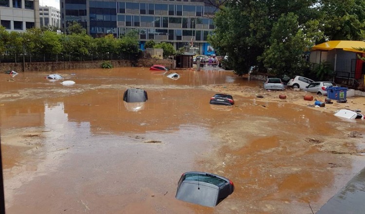 Πλημμύρισε η βόρεια Αττική – Έκλεισαν δρόμοι στην Κηφισιά