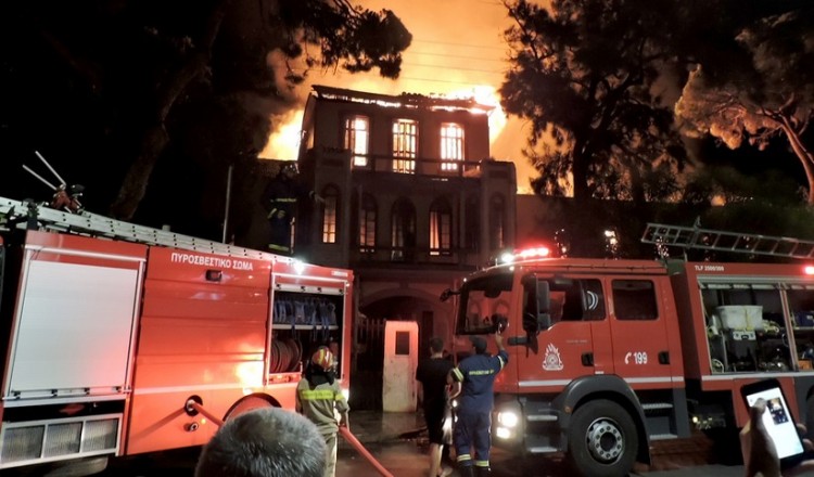 Βίντεο από το Πολεμικό Μουσείο στα Χανιά που κάηκε ολοσχερώς