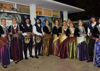 Ποντιακό γλέντι στην πλαζ της Πάτρας (φωτο)