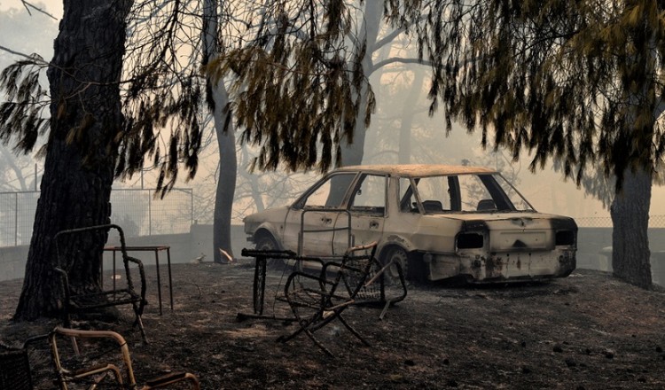 Ασύλληπτη τραγωδία από τη φωτιά στην Αττική: Πάνω από 20 οι νεκροί, 104 οι τραυματίες