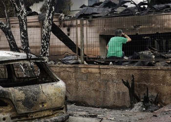 Μεσίστια κυματίζει η σημαία της Εστίας Νέας Σμύρνης ως ένδειξη πένθους