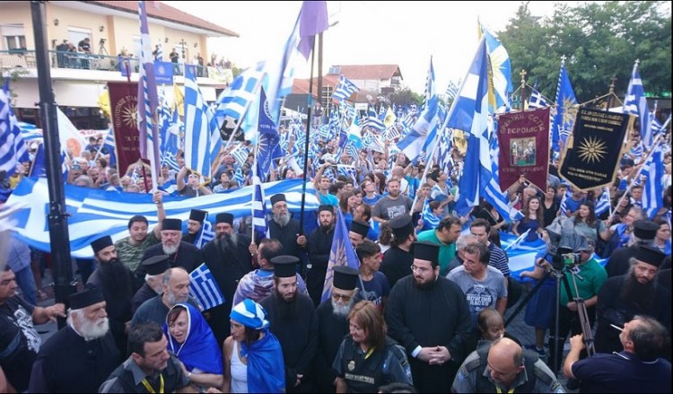 «Κάτω τα χέρια από την Μακεδονία» φώναξαν οι πολίτες από τη Βεργίνα (βίντεο)