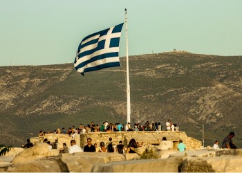 «Ο πληθυσμός της Ελλάδας υπό διωγμόν» – Κραυγή αγωνίας για το δημογραφικό από νέα έρευνα