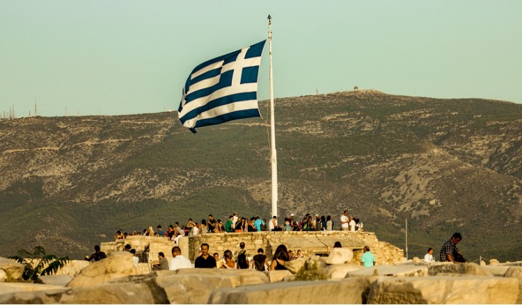 «Ο πληθυσμός της Ελλάδας υπό διωγμόν» – Κραυγή αγωνίας για το δημογραφικό από νέα έρευνα