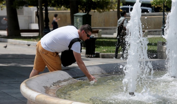 Καιρός: Υψηλές θερμοκρασίες και αφρικανική σκόνη σήμερα