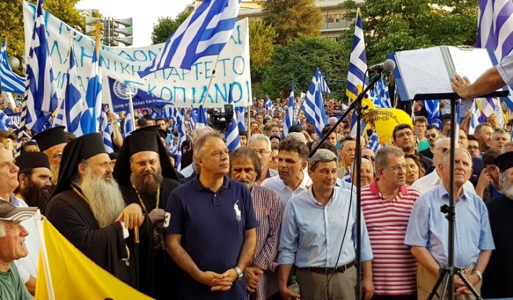 Τρίκαλα: Με παλμό και πολύ κόσμο το συλλαλητήριο για το Σκοπιανό (φωτο, βίντεο)