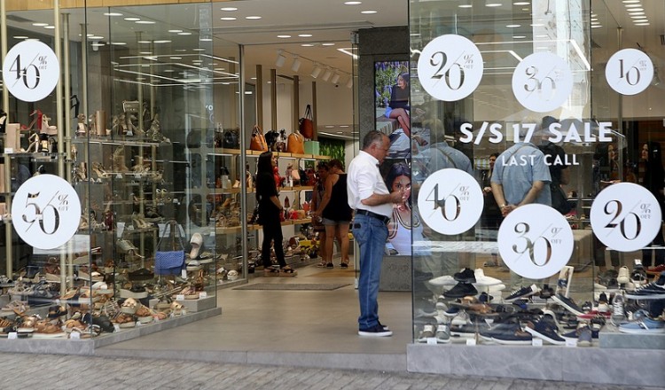 Ξεκινούν τη Δεύτερα οι θερινές εκπτώσεις
