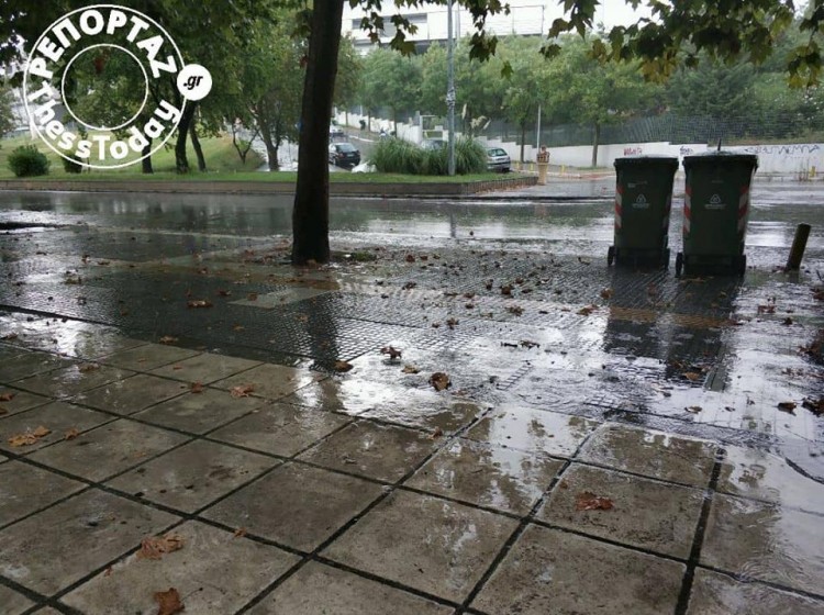 Ισχυρή καταιγίδα τώρα στη Θεσσαλονίκη (φωτο, βίντεο) - Media Gallery