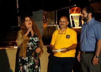 Η Ελένη Τσαλιγοπούλου τραγουδάει το «Αητέντς επαραπέτανεν» σε συναυλία στη Νάουσα (βίντεο)