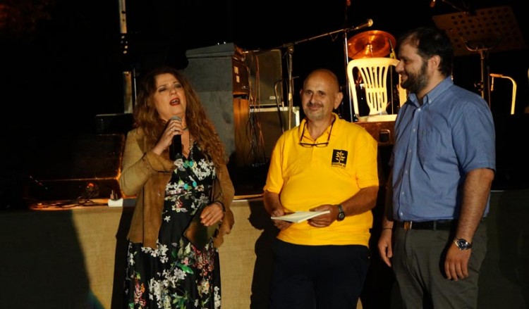 Η Ελένη Τσαλιγοπούλου τραγουδάει το «Αητέντς επαραπέτανεν» σε συναυλία στη Νάουσα (βίντεο)