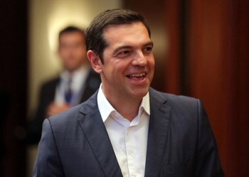 Επίσκεψη Τσίπρα στο συντονιστικό κέντρο του ΕΚΑΒ