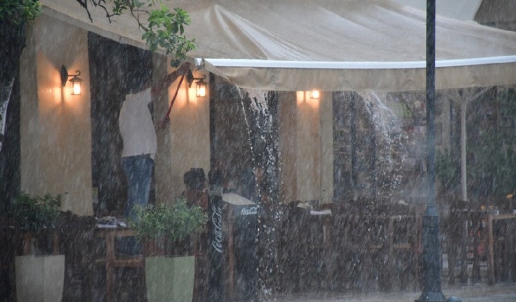 Καιρός: Βροχές και καταιγίδες στο μεγαλύτερο μέρος της χώρας