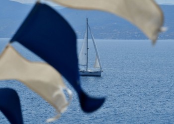 Ζεστός καιρός σήμερα παρά τους βοριάδες
