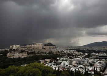 Αυξάνονται διαχρονικά τα σύννεφα πάνω από την Αθήνα