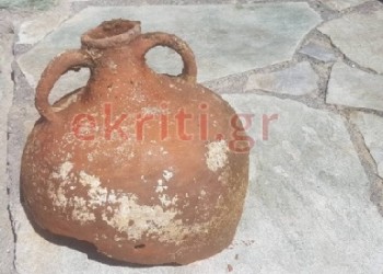 Ηράκλειο: Τουρίστας ανακάλυψε αμφορέα του 7ου αιώνα την ώρα που κολυμπούσε