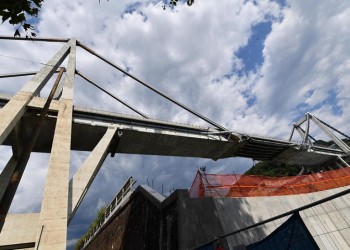 Ο Σαλβίνι ζητά την αναστολή των διοδίων μετά την κατάρρευση της γέφυρας στη Γένοβα
