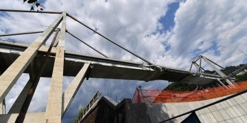 Ο Σαλβίνι ζητά την αναστολή των διοδίων μετά την κατάρρευση της γέφυρας στη Γένοβα