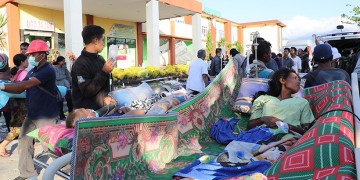 Τουλάχιστον 98 οι νεκροί από τον ισχυρό σεισμό στην Ινδονησία