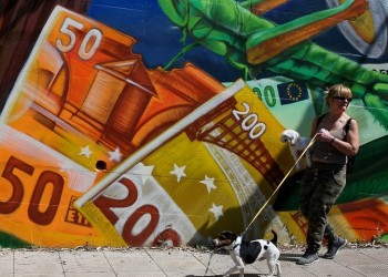 Guardian: Το ελληνικό πρόγραμμα διάσωσης ήταν μια κολοσσιαία αποτυχία