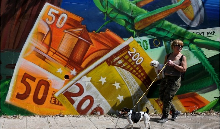 Guardian: Το ελληνικό πρόγραμμα διάσωσης ήταν μια κολοσσιαία αποτυχία