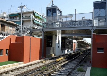 Μειωμένα δρομολόγια σε λεωφορεία, τρένα, μετρό και τραμ