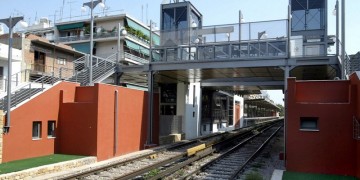 Μειωμένα δρομολόγια σε λεωφορεία, τρένα, μετρό και τραμ