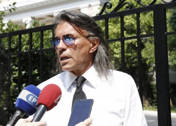 Το Δημοτικό Συμβούλιο του Μαραθώνα κατά του δημάρχου Ηλία Ψινάκη