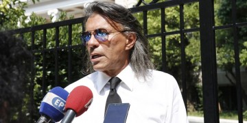 Το Δημοτικό Συμβούλιο του Μαραθώνα κατά του δημάρχου Ηλία Ψινάκη