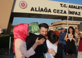 Αποφυλακίστηκε ο επικεφαλής της Διεθνούς Αμνηστίας στην Τουρκία Τανέρ Κιλίτς