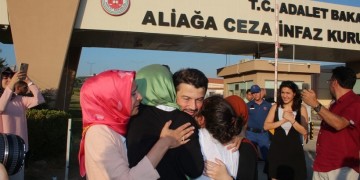 Αποφυλακίστηκε ο επικεφαλής της Διεθνούς Αμνηστίας στην Τουρκία Τανέρ Κιλίτς