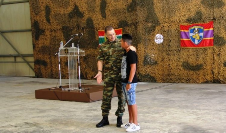 Το ΓΕΣ βράβευσε τον 14χρονο που έσωσε ηλικιωμένο στη Λέσβο