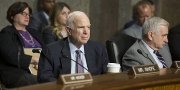 Πέθανε ο γερουσιαστής Τζον Μακέιν