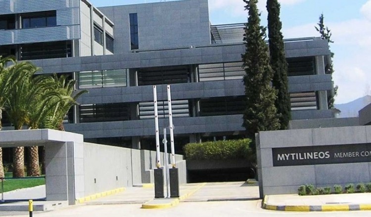 Επίθεση του Ρουβίκωνα στα γραφεία του ομίλου Μυτιληναίος (βίντεο)