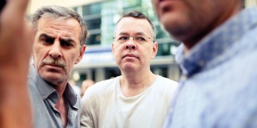 ΗΠΑ: Τη γρήγορη απελευθέρωση κι άλλων Αμερικανών πολιτών ζητά από την Τουρκία ο Πομπέο