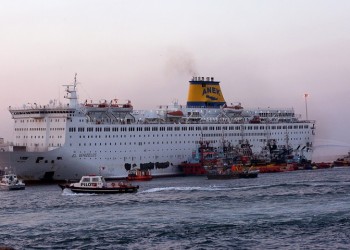 Φωτιά στο πλοίο «Ελ. Βενιζέλος» – Ολοκληρώθηκε με ασφάλεια η αποβίβαση των επιβατών