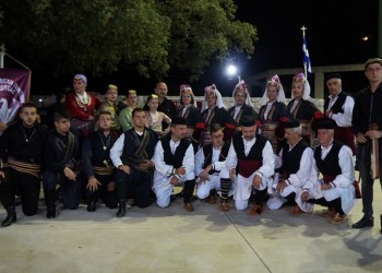 Οι Πόντιοι της Νάουσας χόρεψαν σέρρα και πεντοζάλη στην Κρήτη