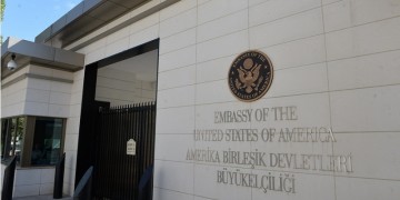 Ομέρ Τσελίκ: Προβοκάτσια η επίθεση κατά της αμερικανικής πρεσβείας στην Άγκυρα