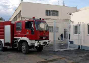 Πυρπόλησαν αυτοκίνητα στην Ευελπίδων