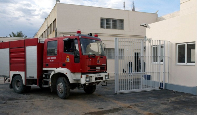 Πυρπόλησαν αυτοκίνητα στην Ευελπίδων