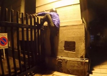 Ο Ρουβίκωνας έκανε... βόλτα για δεύτερη φορά σε 5 εβδομάδες στο υπουργείο Εξωτερικών! (βίντεο)