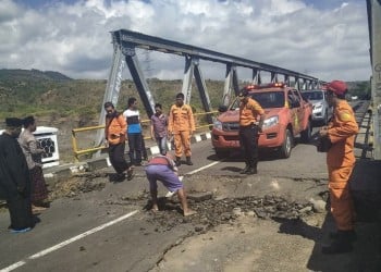 Ινδονησία: Ισχυρός σεισμός και προειδοποίηση για τσουνάμι