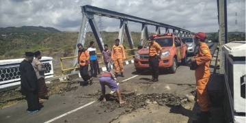 Ινδονησία: Ισχυρός σεισμός και προειδοποίηση για τσουνάμι